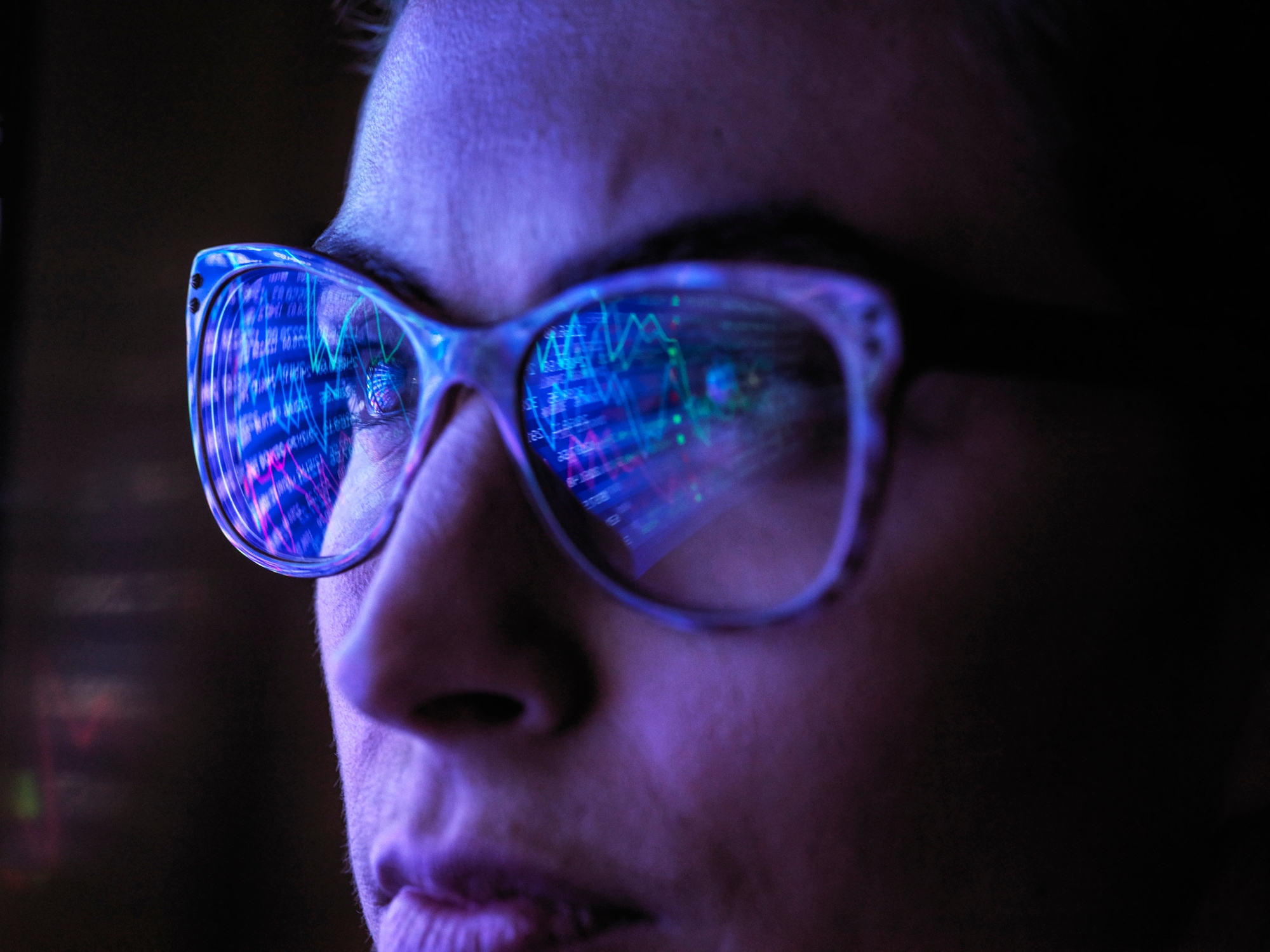 women looking at data on her computer