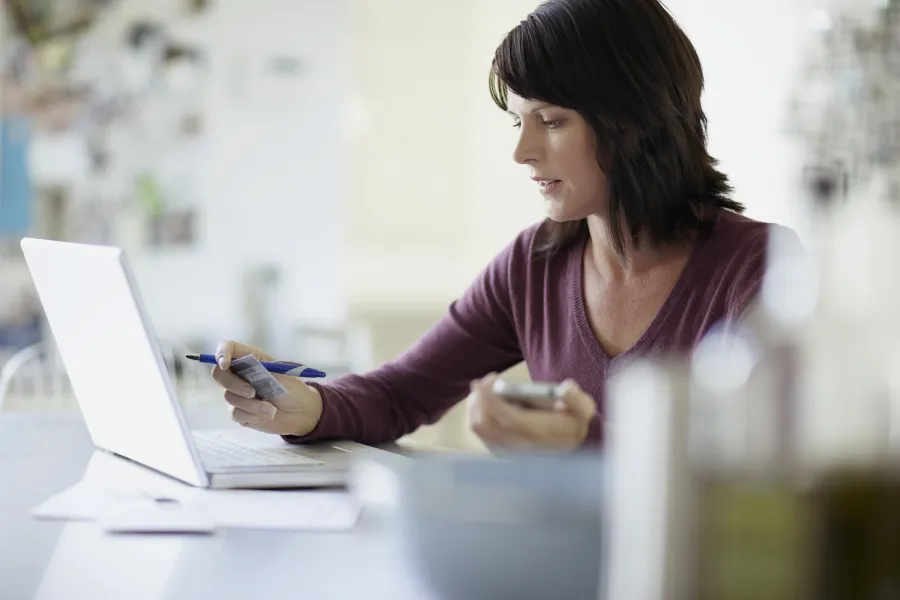 woman using credit card