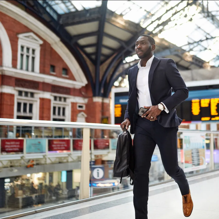 Discover the key corporate travel policy best practices. Learn more about their importance and how they can streamline your business travel.