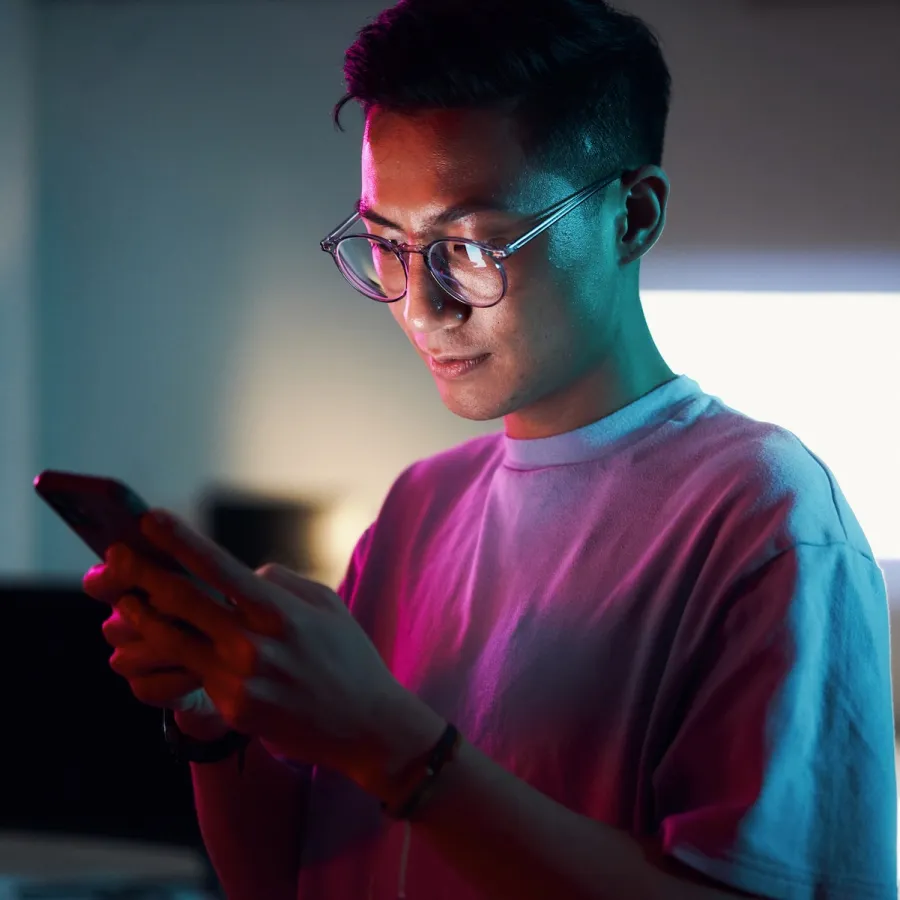 man using Joule on his phone